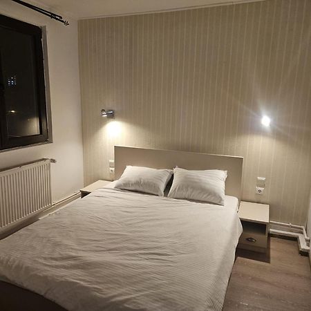 Stanford Aparthotel Gara De Nord Bucarest Esterno foto