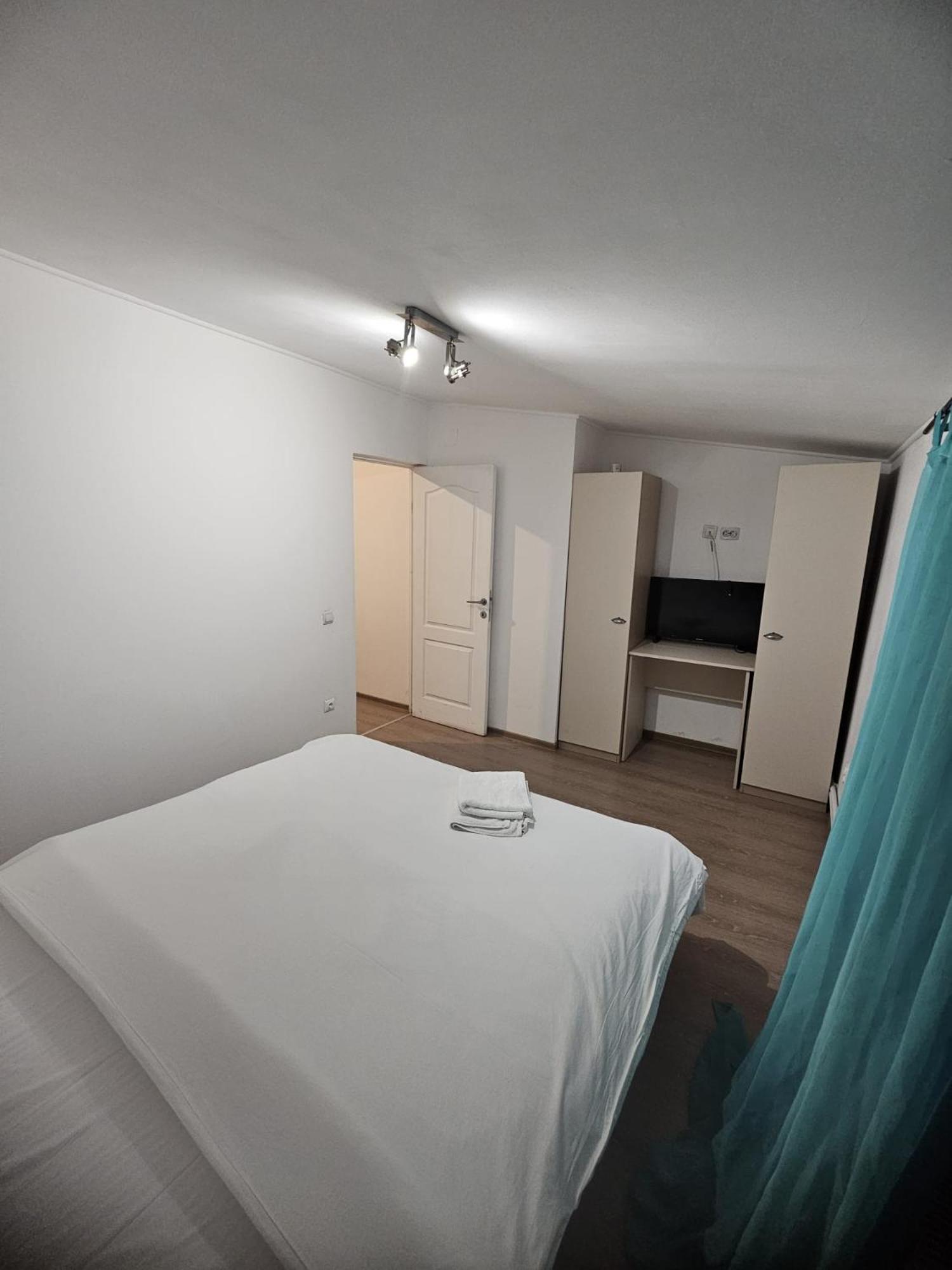 Stanford Aparthotel Gara De Nord Bucarest Esterno foto