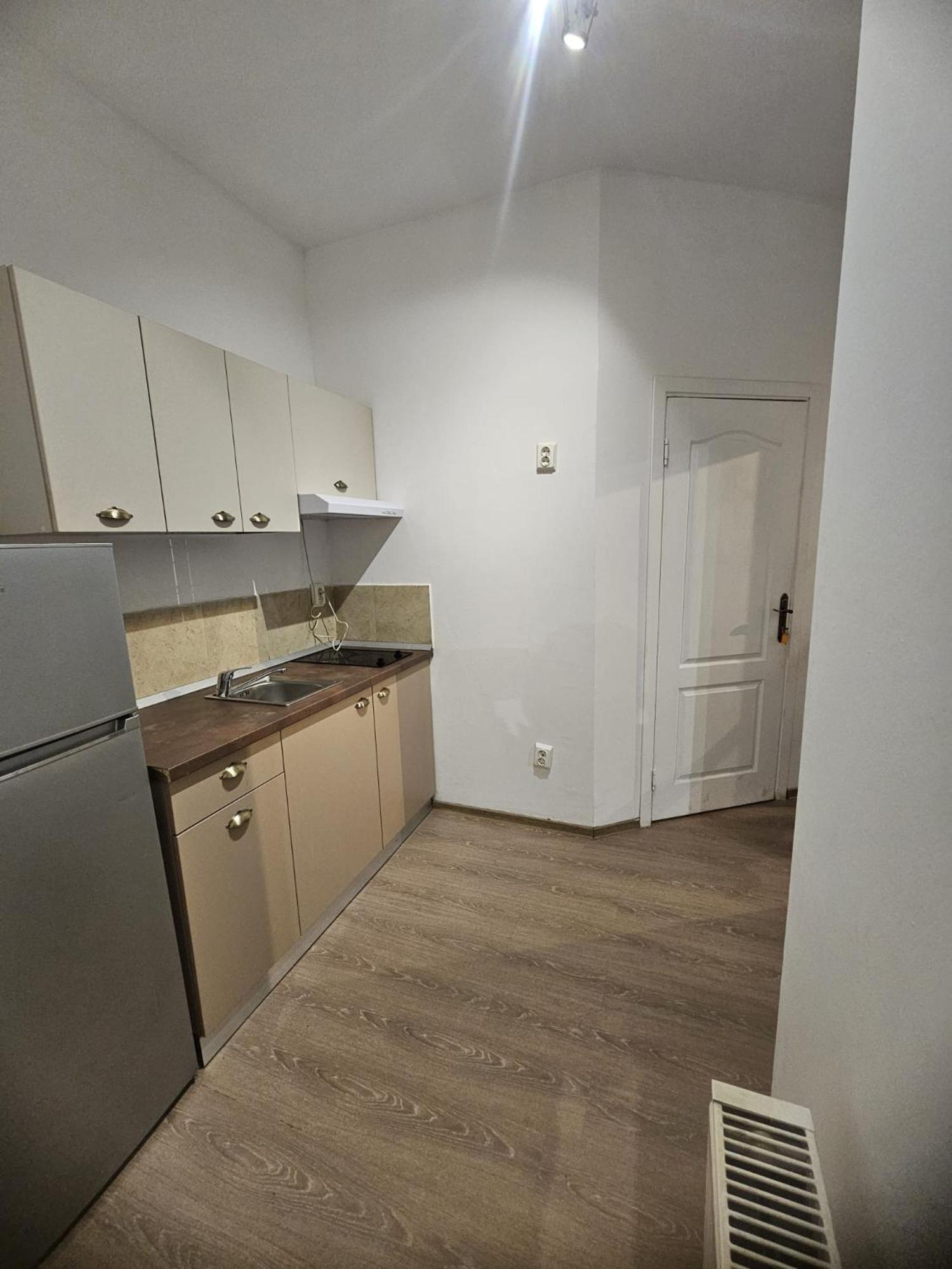 Stanford Aparthotel Gara De Nord Bucarest Esterno foto