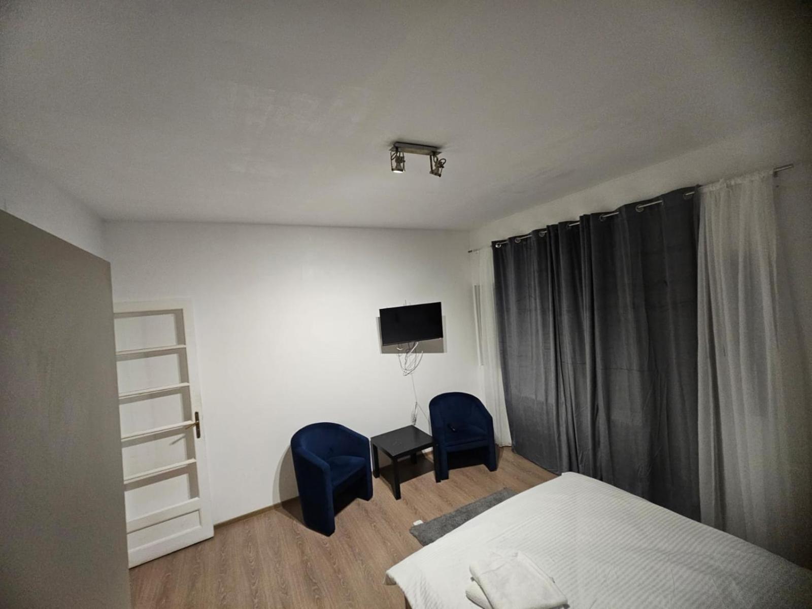Stanford Aparthotel Gara De Nord Bucarest Esterno foto